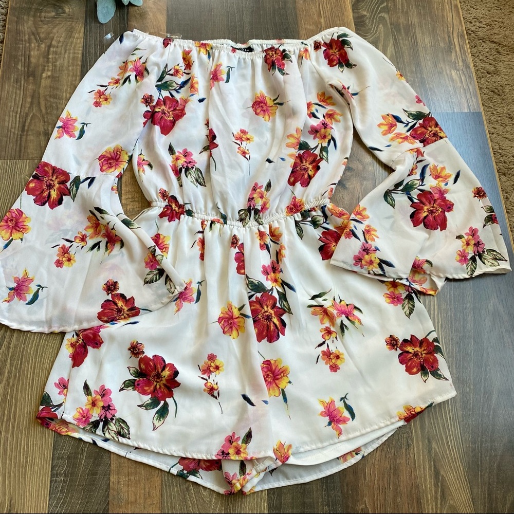 Rue 21 juniors romper bell sleeve